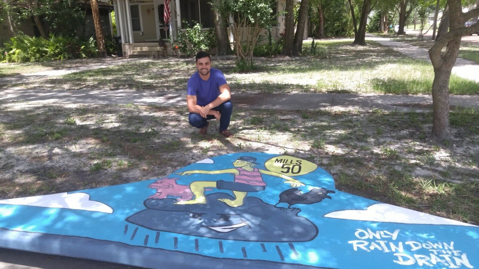 El desagüe tormenta en Mills Avenue y Marks Street fue pintado como parte de la única campaña de Drain de Orlando, pero FDOT fue pintado de blanco esta semana mientras la agencia se repite en el arte callejero. (Ciudad de Orlando)
