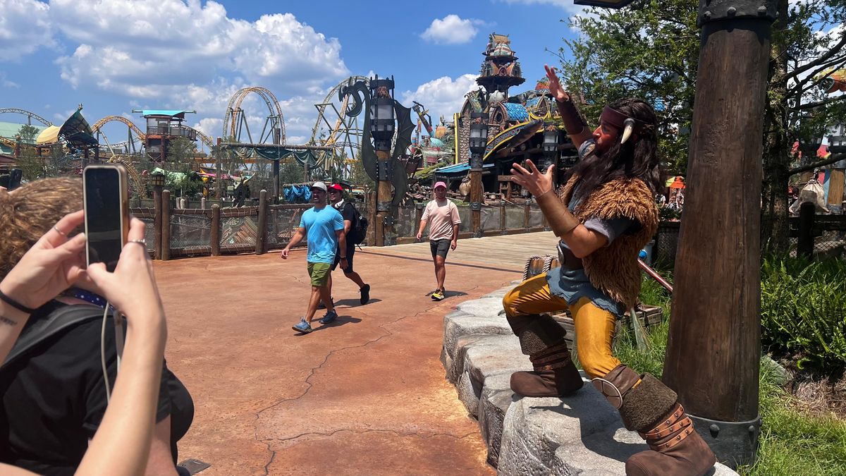 Universal Destinations & Experiences: El mundo de Cómo Entrenar a Tu Dragón - Isle of Berk es una de las zonas más grandes de Epic. Universal Destinations & Experiences: El mundo de Cómo Entrenar a Tu Dragón - Isle of Berk es una de las zonas más grandes de Epic.