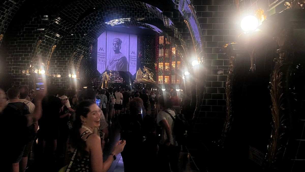 Universal Destinations & Experiences: el simulador del juicio de Dolores Umbridge es una experiencia extraordinaria, seas o no fan de de la saga. Alucinante. Universal Destinations & Experiences: el simulador del juicio de Dolores Umbridge es una experiencia extraordinaria, seas o no fan de de la saga. Alucinante.