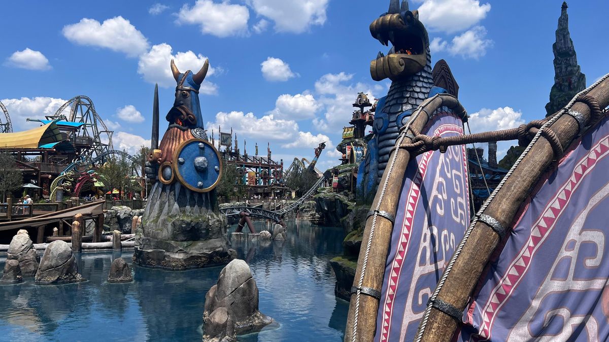 Universal Destinations & Experiences: la recreación de Isle of Berk considera zonas de agua, dragones, guerreros y una atmósfera que capta el folklore vikingo de How To Train Your Dragon. Universal Destinations & Experiences: la recreación de Isle of Berk considera zonas de agua, dragones, guerreros y una atmósfera que capta el folklore vikingo de How To Train Your Dragon.