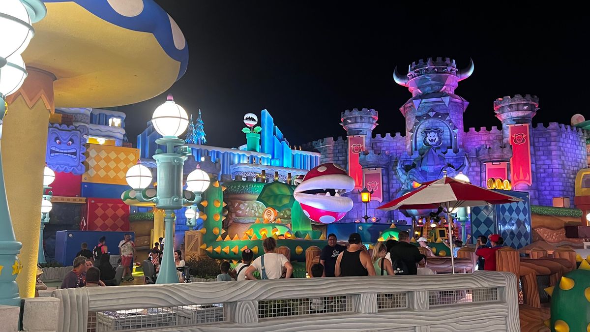 Universal Destinations & Experiences: Super Nintendo World, de noche, una experiencia todavía mejor gracias al provecho de los colores, luces y texturas. Universal Destinations & Experiences: Super Nintendo World, de noche, una experiencia todavía mejor gracias al provecho de los colores, luces y texturas.