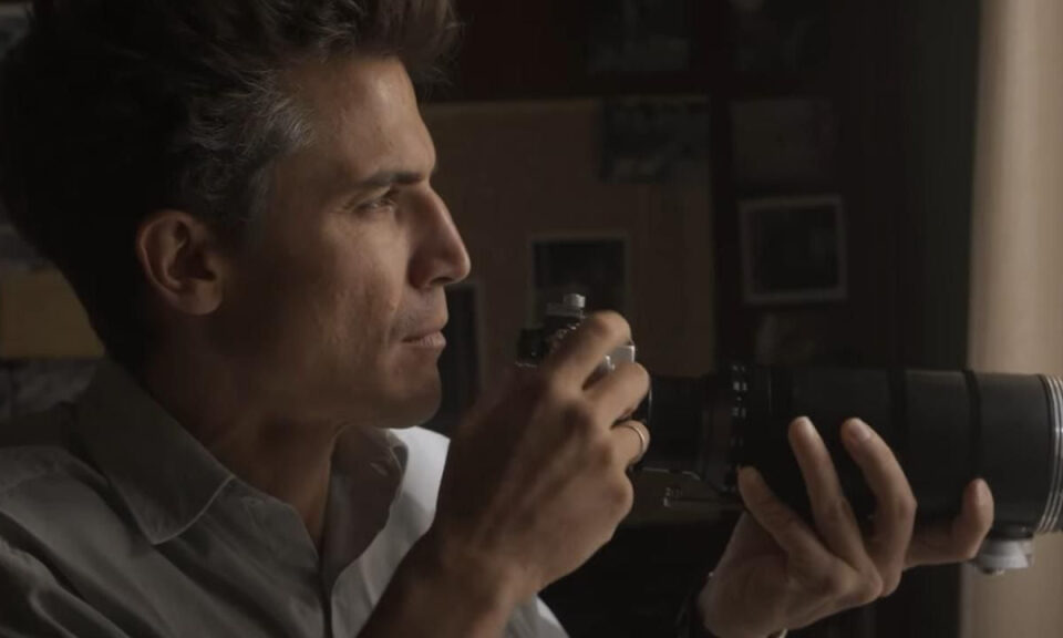 Álex González por partida doble: llega a cines el ‘thriller’ más Hitchcock de Imanol Uribe