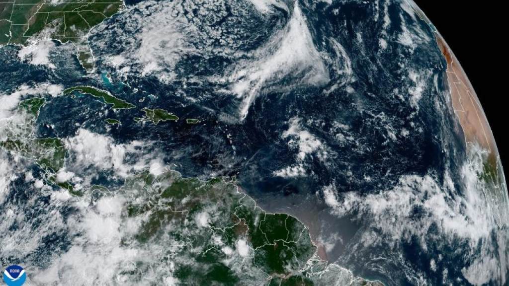 Una perturbación tropical podría llevar fuertes lluvias a Florida el fin de semana | CNN