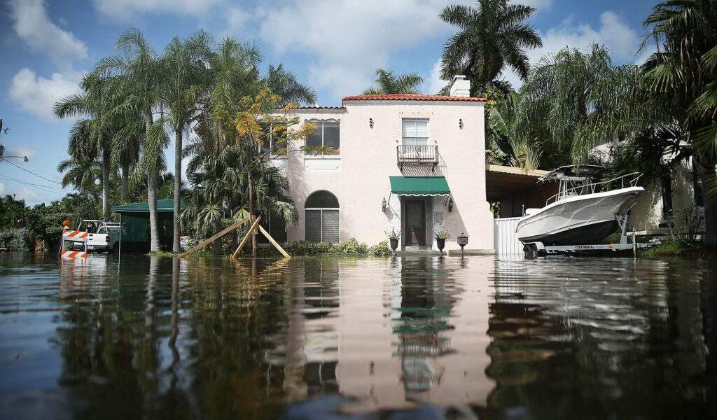 Cómo el seguro de inundación congelado podría retrasar las compras de viviendas en Florida