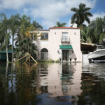 Cómo el seguro de inundación congelado podría retrasar las compras de viviendas en Florida