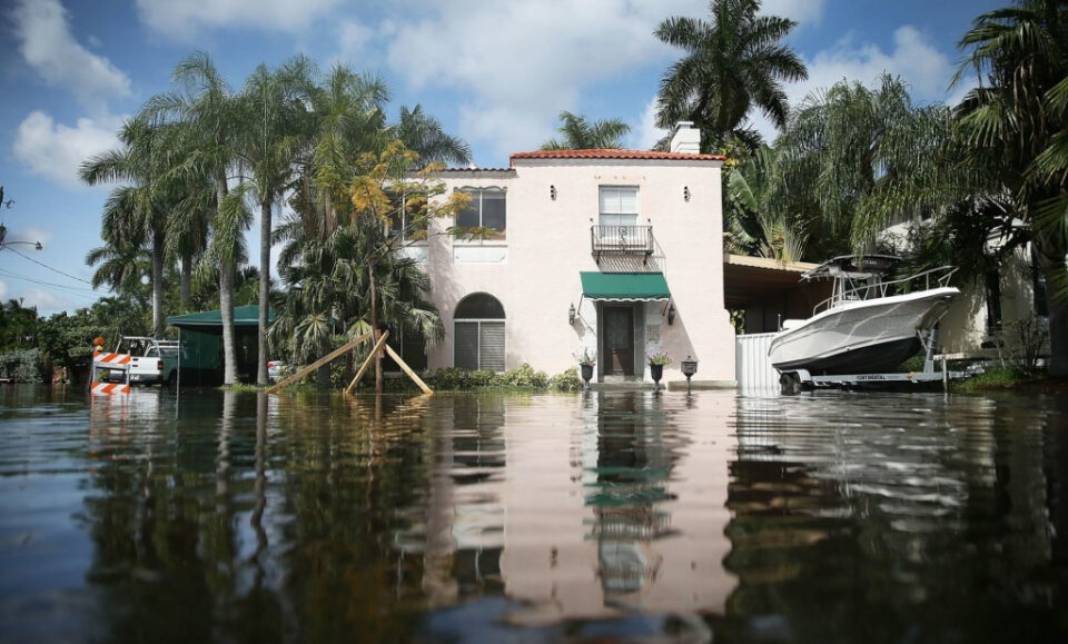 Cómo el seguro de inundación congelado podría retrasar las compras de viviendas en Florida