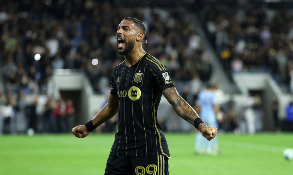 Denis Bouanga reta a Messi