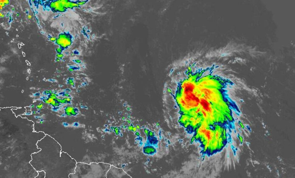 Forma de la tormenta tropical Jerry, que se pronostica que se convierte en huracán que se acerca al Caribe