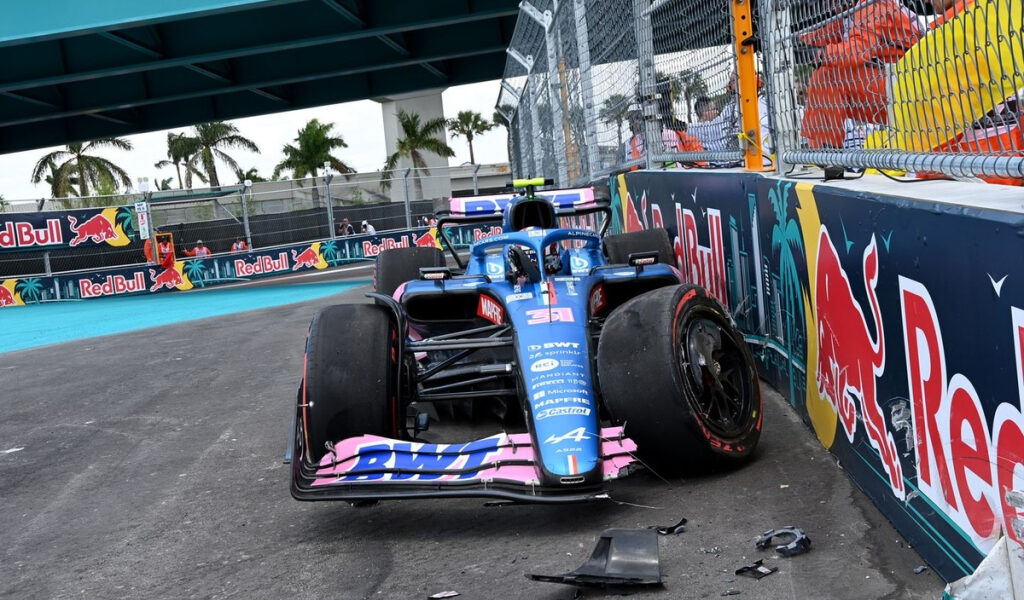 El violento accidente de Ocon que le hizo ‘desplomarse en la ducha’ y orinar «rojo»