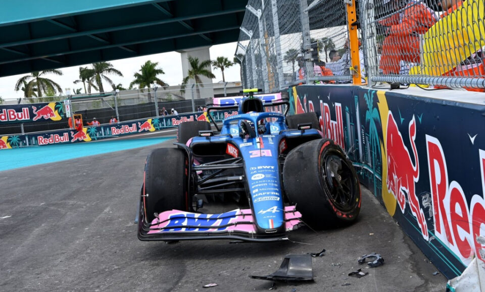 El violento accidente de Ocon que le hizo ‘desplomarse en la ducha’ y orinar «rojo»