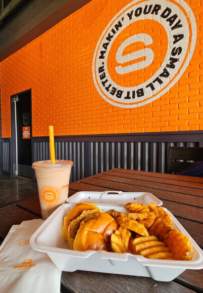 Smalls Sliders, de rápido crecimiento, apunta a Kissimmee para el primer autoservicio en Orlando