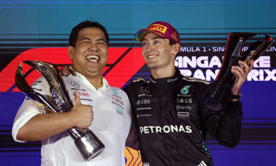 El CEO de Petronas se disculpa por participar en los festejos con champán en el podio de Singapur