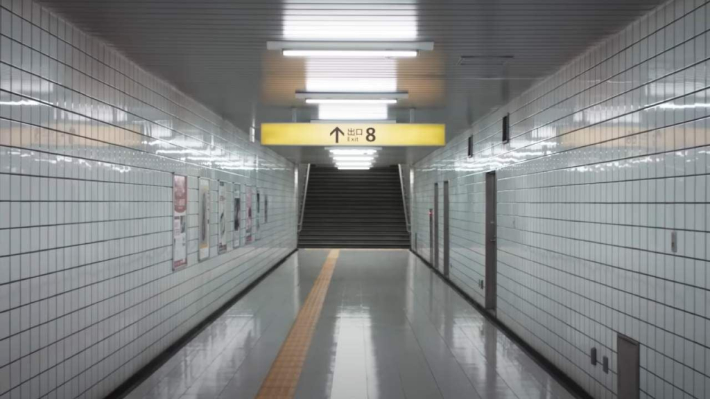 Imagina que caminas por un largo pasillo del metro y que pasas una y otra vez por el mismo sitio: no puedes volver atrás bajo ningún concepto