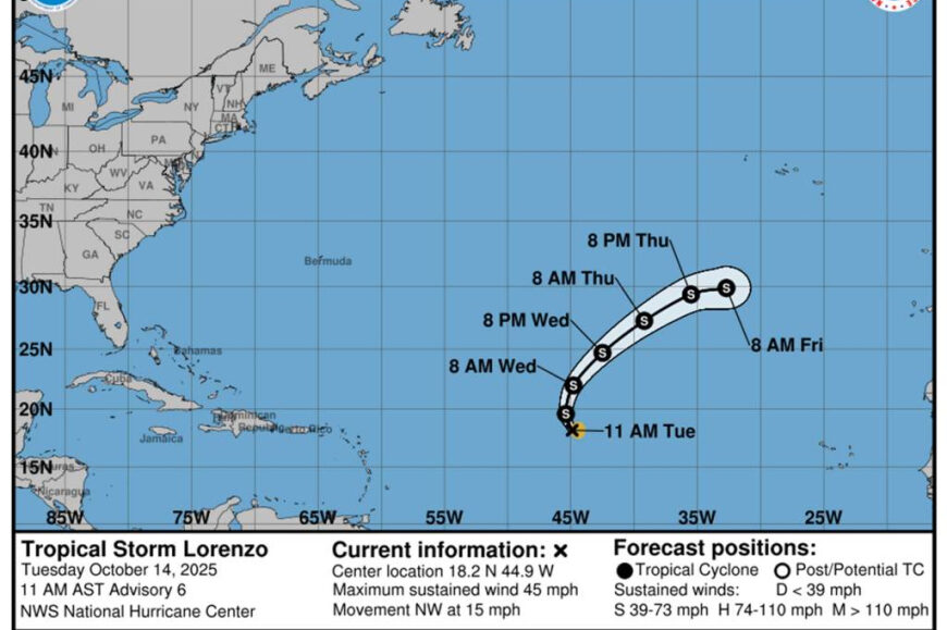 La tormenta tropical Lorenzo sigue azotándose en el Atlántico