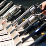 Florida revive debate sobre ley de armas, ¿edad permitida de compra bajará a 18 años?