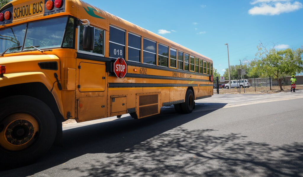 Las escuelas Seminole comparten recursos de salud mental después del suicidio de tres estudiantes