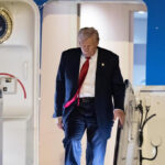 El FBI investiga un puesto de caza con vista al área de salida del Air Force One de Trump en el aeropuerto de Palm Beach: informe