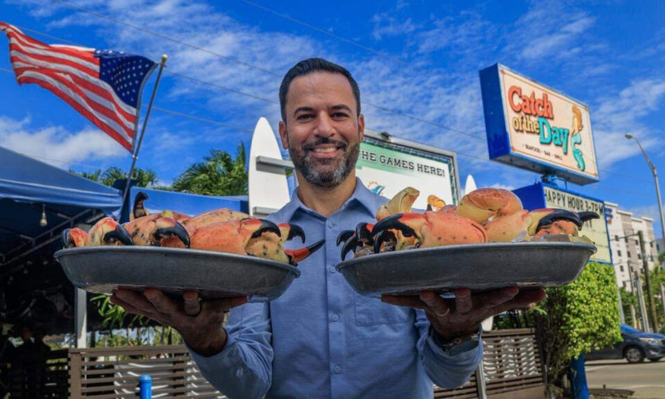A medida que comienza la temporada de cangrejo moro, un querido lugar de mariscos de Florida comienza un nuevo capítulo