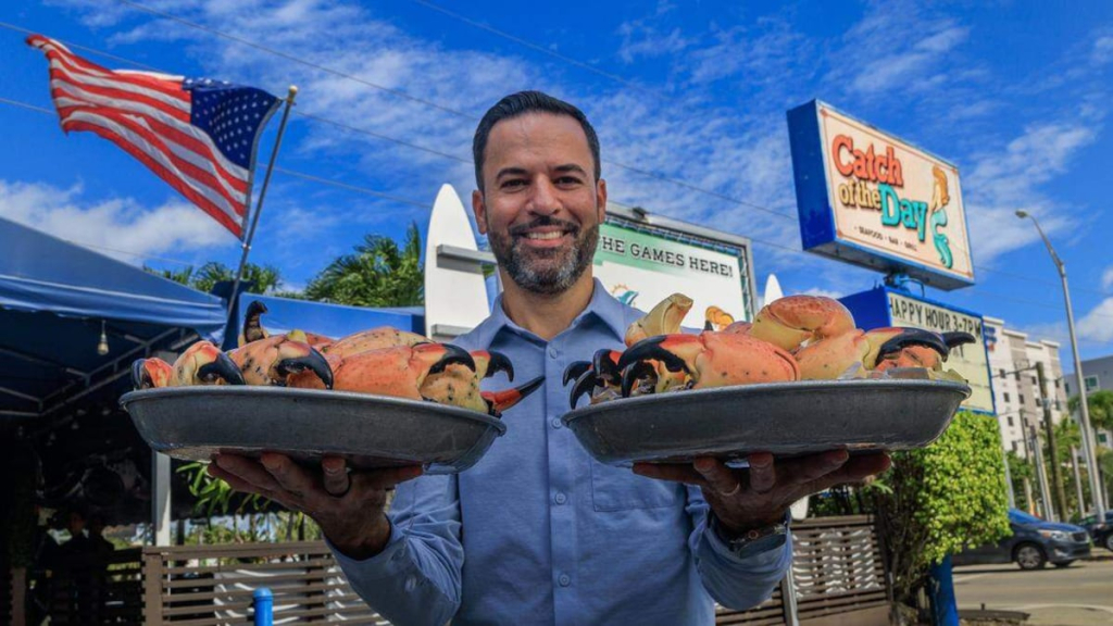 A medida que comienza la temporada de cangrejo moro, un querido lugar de mariscos de Florida comienza un nuevo capítulo