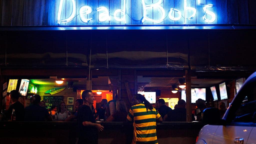 El Dead Bob’s de San Petersburgo se mueve, pero no muy lejos
