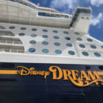 La madre de una niña de 5 años que se cayó por la borda en Disney Dream no enfrentará cargos penales