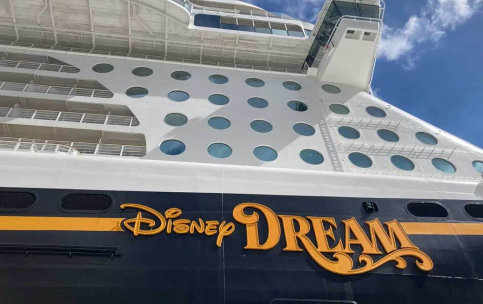 La madre de una niña de 5 años que se cayó por la borda en Disney Dream no enfrentará cargos penales