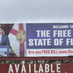 Maxwell: Padre afligido levanta un cartel dando la bienvenida a los automovilistas a “matar libremente” Florida