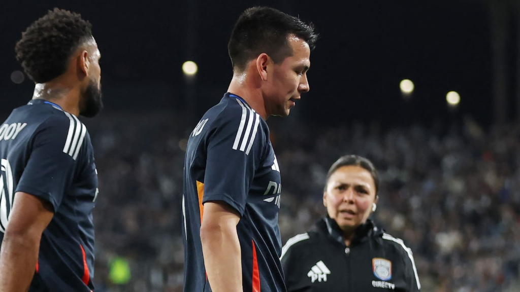 “Tenemos una situación con Chucky Lozano que estamos tratando internamente”
