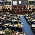 Maxwell: ¿Un nuevo juramento para los profesores? ¿Qué tal uno para los legisladores de Florida?