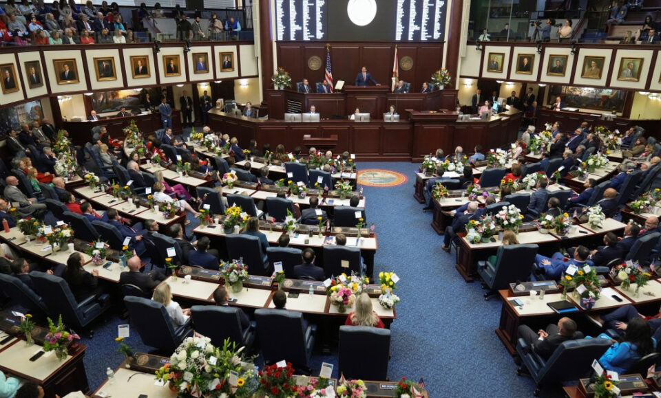 Maxwell: ¿Un nuevo juramento para los profesores? ¿Qué tal uno para los legisladores de Florida?