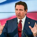 DeSantis defiende nueva ley que permite a las escuelas autónomas exigir espacio gratuito en los edificios de las escuelas públicas