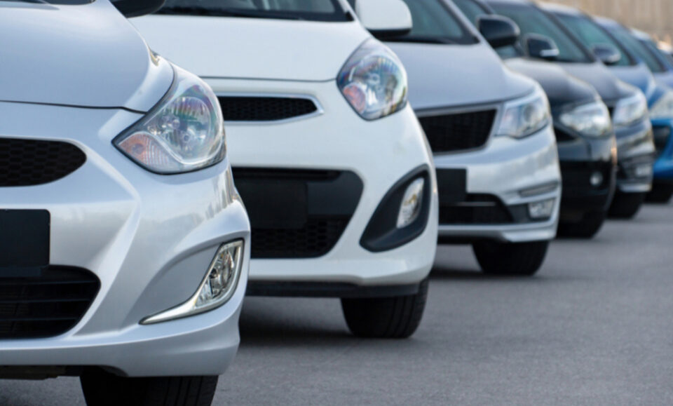 Progressive devolverá casi mil millones de dólares a los clientes de seguros de automóviles de Florida, dice DeSantis