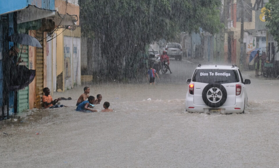 El huracán Melissa se fortalece rápidamente y se espera que alcance casi categoría 5 y arroje lluvias «catastróficas»