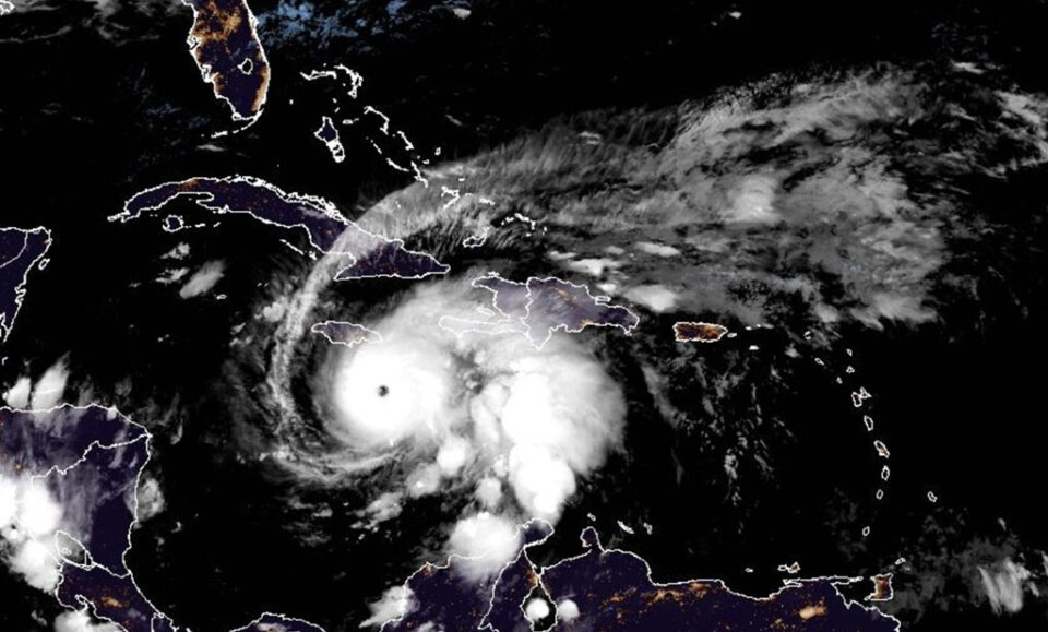 El gran huracán Melissa desatando torrentes en el Caribe y se prevé que se convierta en categoría 5