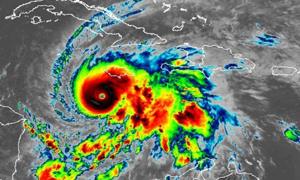El huracán Melissa apunta a Jamaica como un monstruo de categoría 5 con vientos de 175 mph