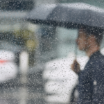 Tormenta azota Florida Central con lluvias comparables a un huracán