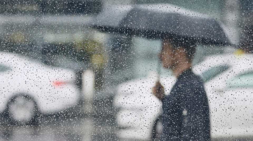 Tormenta azota Florida Central con lluvias comparables a un huracán