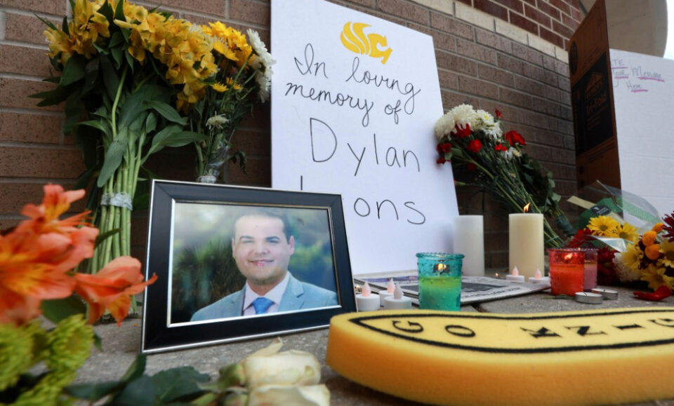 Juez federal desestima la demanda presentada por la familia del periodista asesinado Dylan Lyons, por ahora