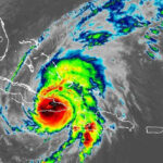 Se culpa al huracán Melissa de decenas de muertes; Tormenta sale de Cuba rumbo a Bahamas