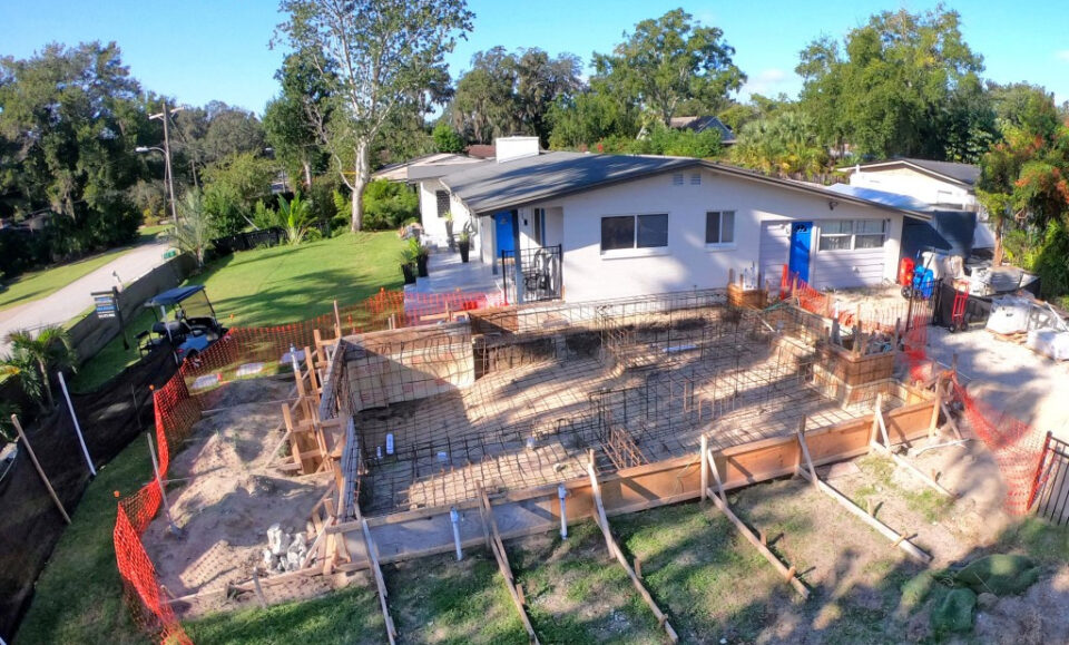 El plan del propietario de construir una piscina en el patio delantero divide al vecindario de Seminole