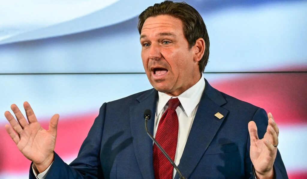 DeSantis quiere que las universidades de Florida ‘desconecten’ al personal H-1B de países extranjeros