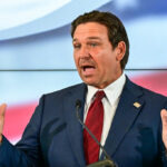 DeSantis quiere que las universidades de Florida ‘desconecten’ al personal H-1B de países extranjeros