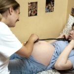 Solo los Dardenne son capaces de dirigir a cinco actrices debutantes y que les salga algo tan tierno como esta película