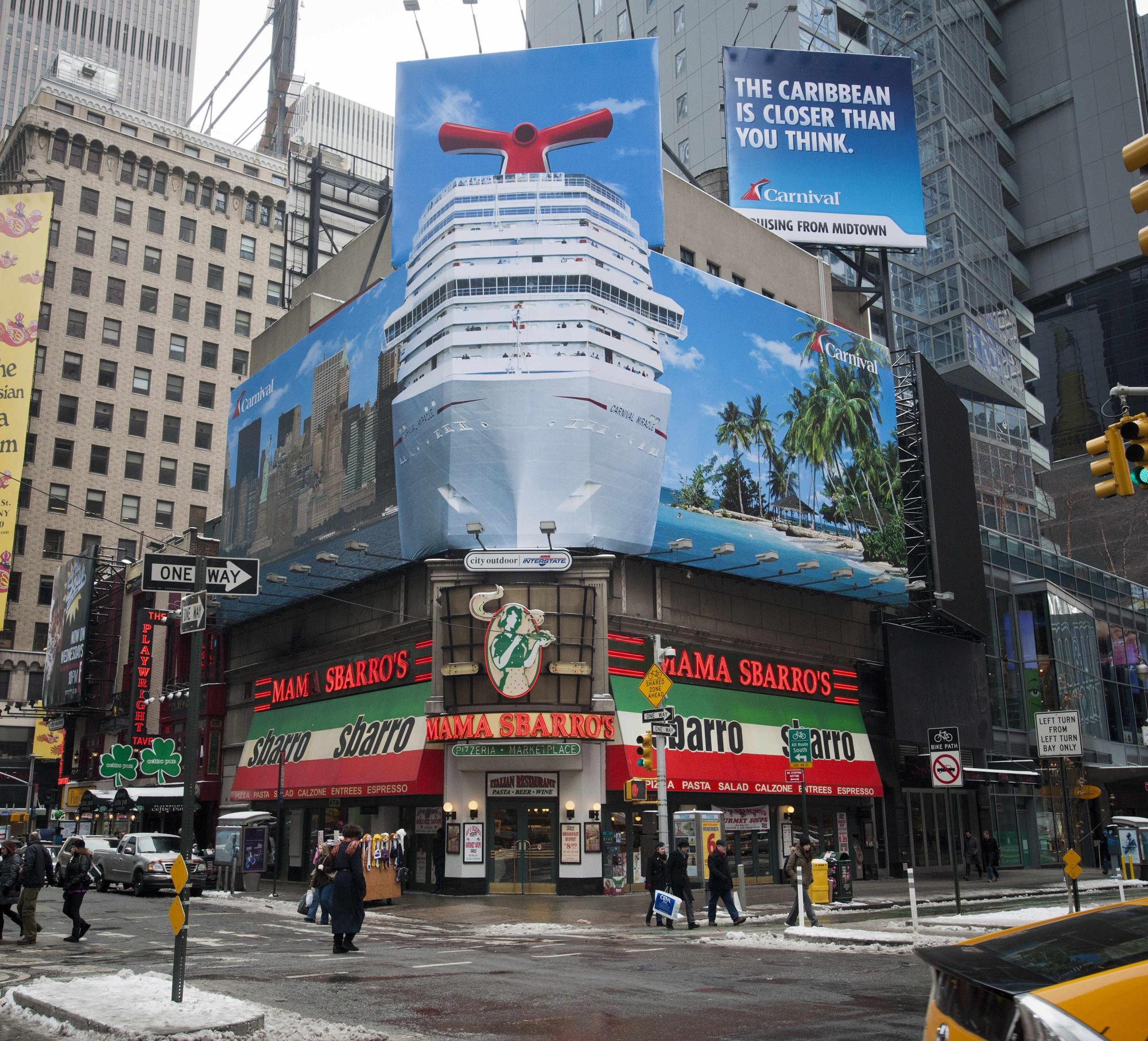 Un cartel en Broadway en la ciudad de Nueva York anuncia las excursiones de Carnival Cruises al Caribe, visto el domingo 22 de enero de 2012. (Richard B. Levine/Levine Roberts/Newscom/ZUMA Press/TNS)