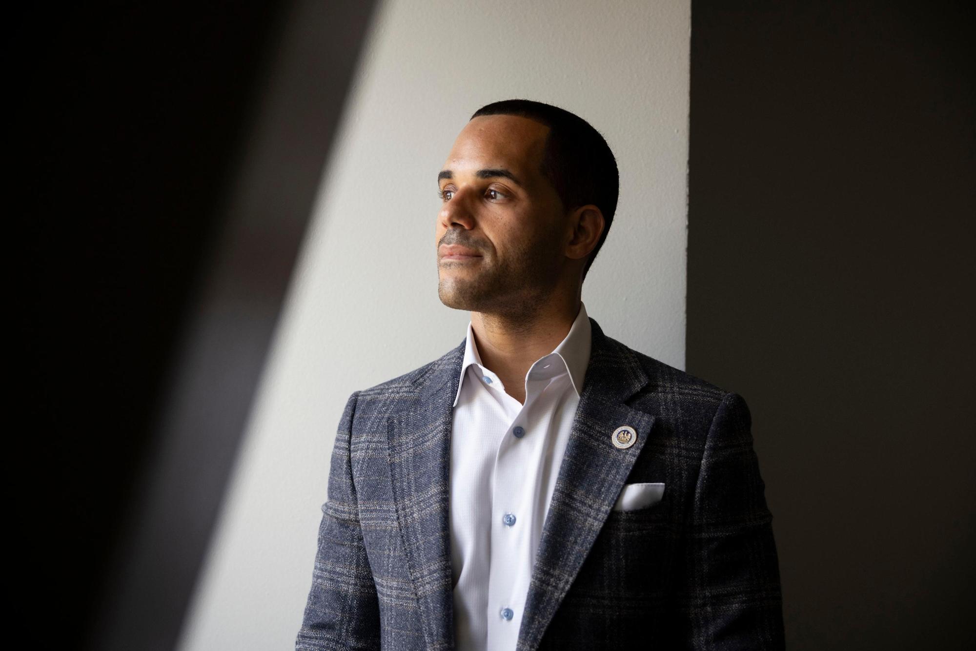 Matt Willard dice que expandir los hombros de la carretera podría ayudar a las personas en Louisiana a evacuar más rápido por delante de los huracanes. ((Christiana Botic/Verite News and Caplight/Report for America)/KFF Health/TNS)