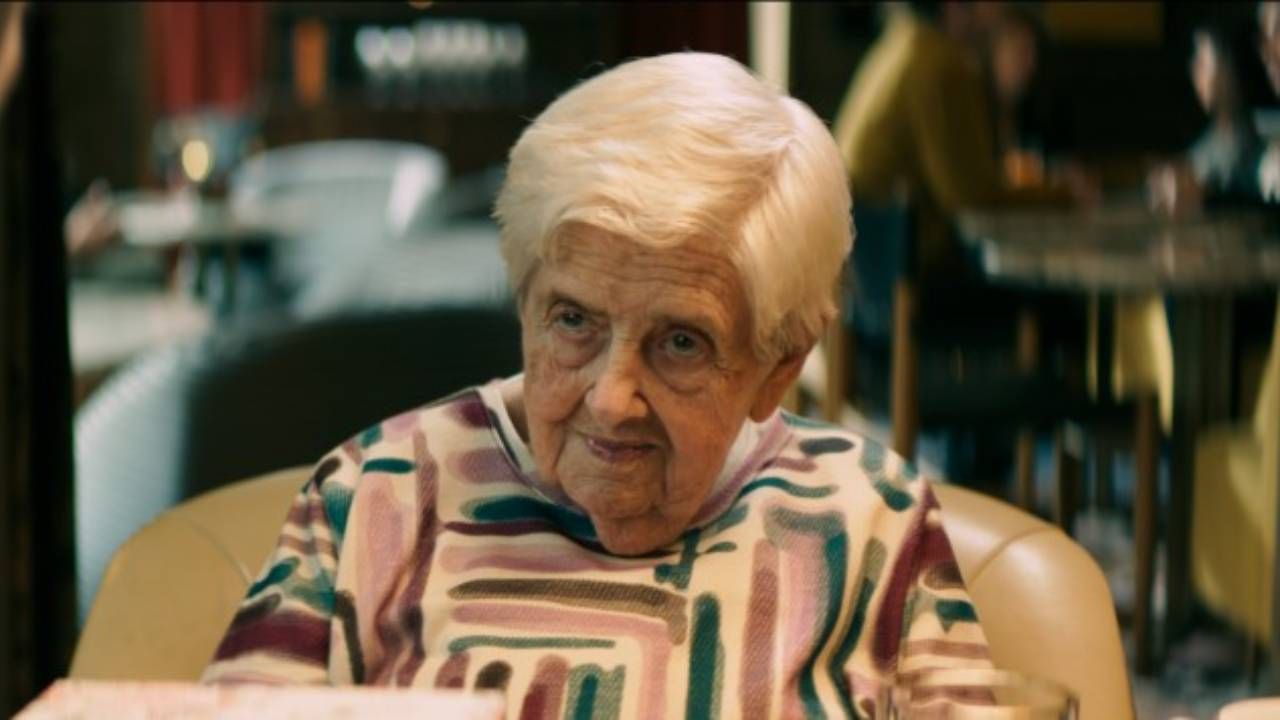 Rosario García como Antonia en 'La deuda'