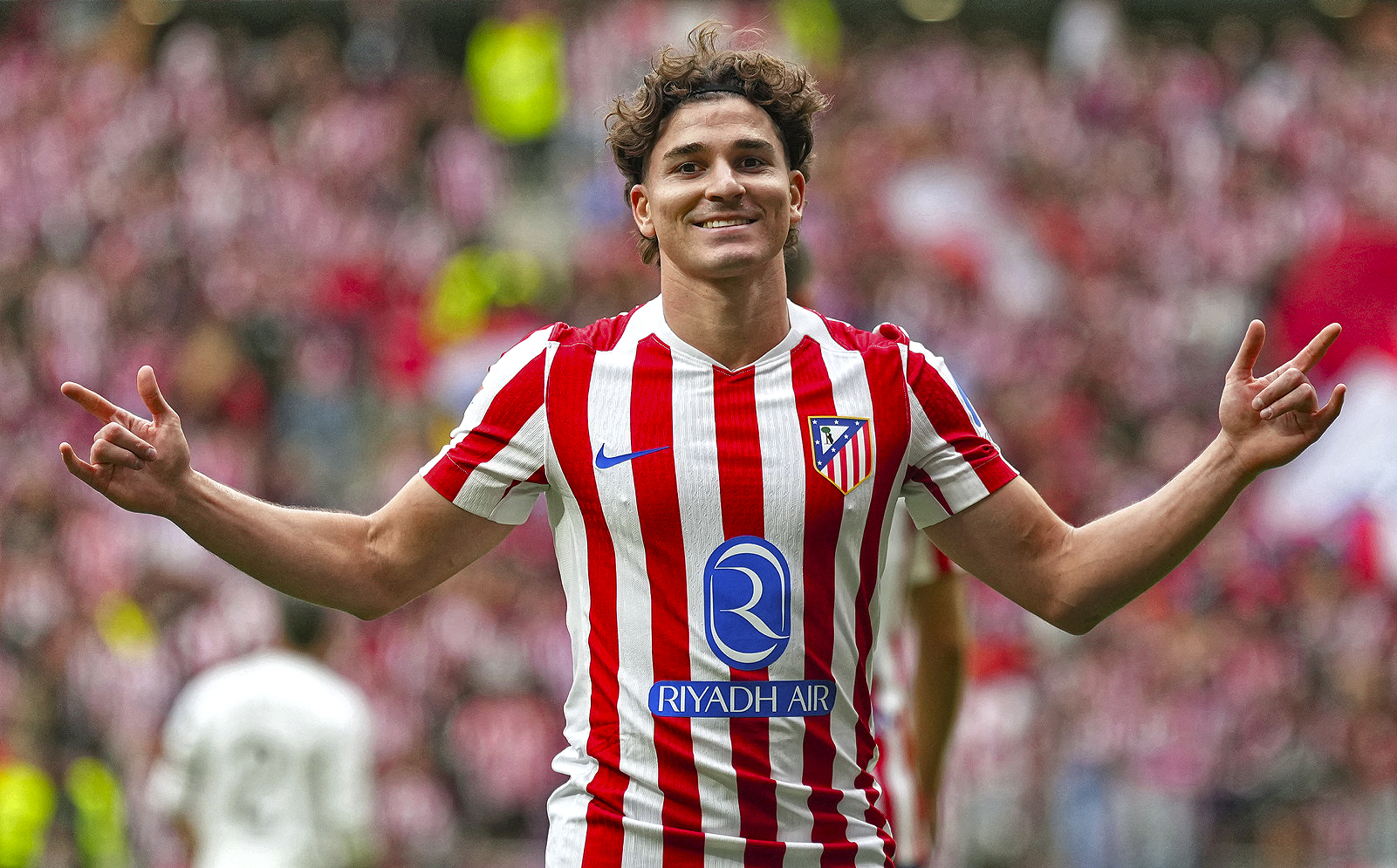 Bernal se pide a Julian Álvarez