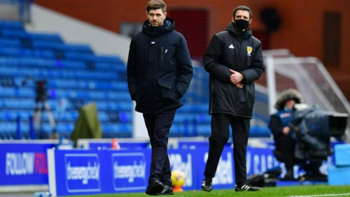 Steven Gerrard, cerca del Rangers