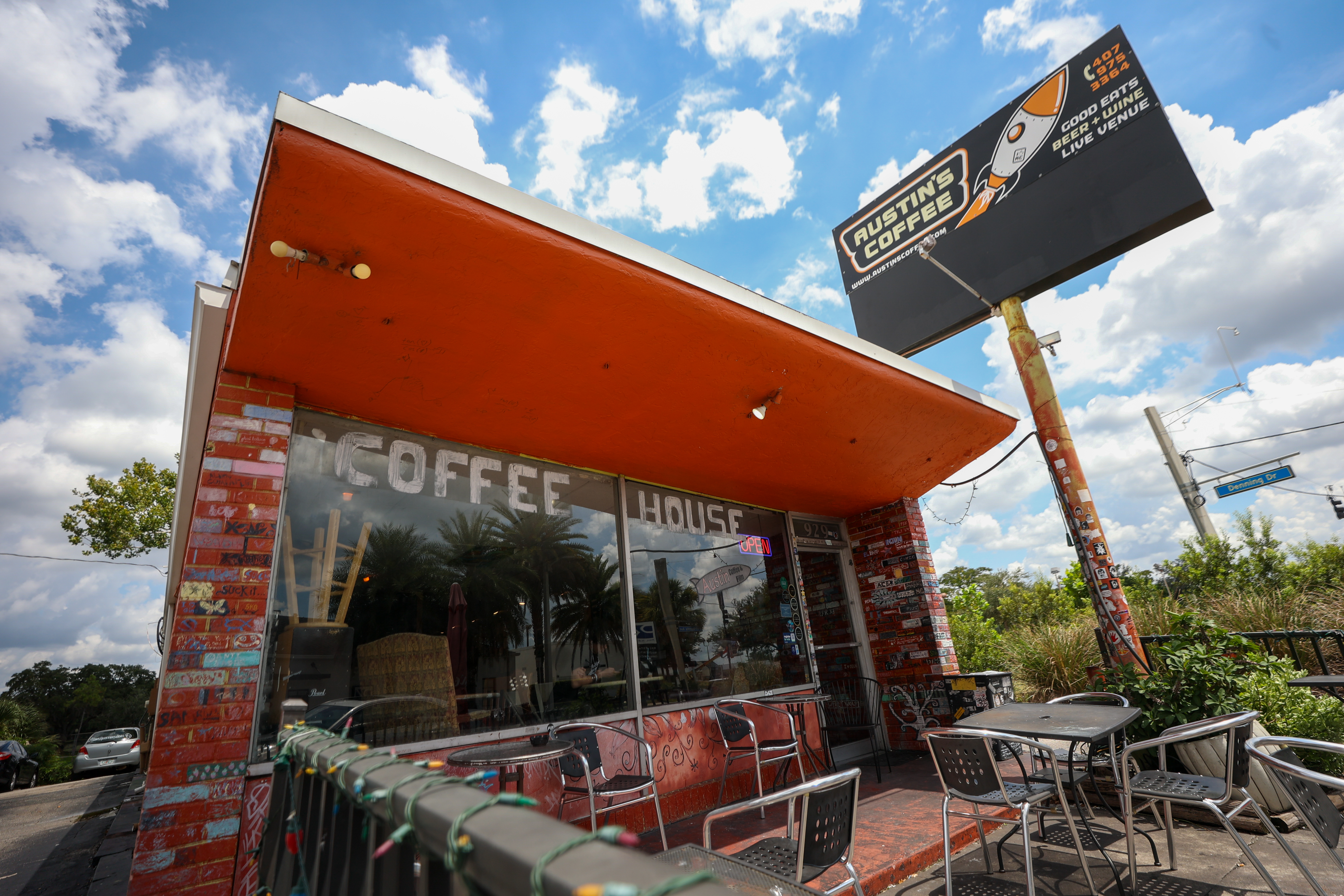 Austin's Coffee en Winter Park se ve el jueves 28 de agosto de 2025. La cafetería principal cerró sus puertas en 929 W. Fairbanks Ave. el 25 de octubre de 2025 después de que la ciudad compró la propiedad y no renovó su contrato de arrendamiento. Reabrirá en las próximas semanas en su nueva ubicación en 2240 W. Fairbanks Ave. aproximadamente una milla al oeste cerca de la Interestatal 4. (Rich Pope/Orlando Sentinel)