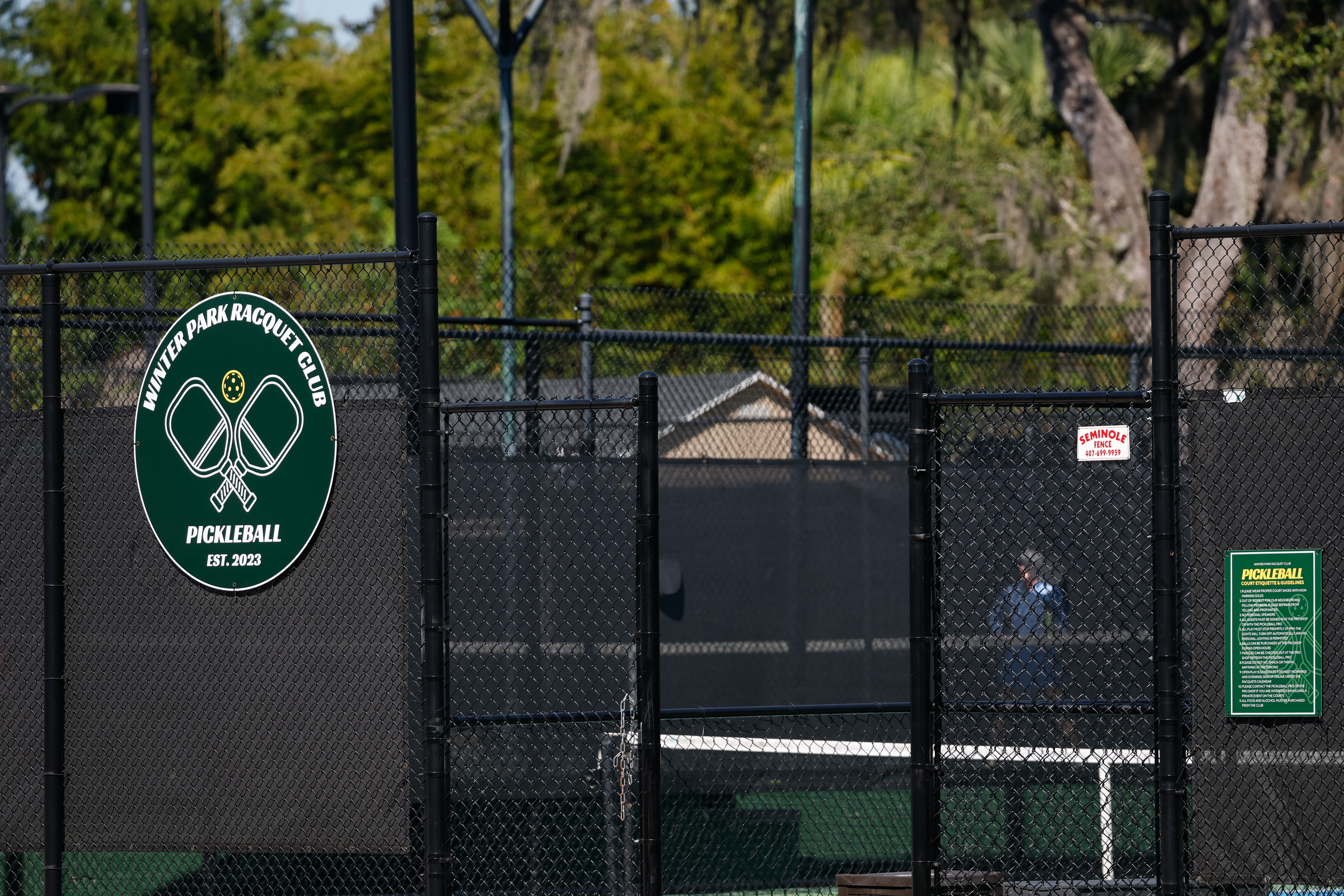 Canchas de Pickleball en Winter Park Racquet Club el jueves 23 de octubre de 2025. Winter Park Racquet Club ha dado la aprobación de los comisionados de la ciudad para permitir la demolición de la casa de dos pisos que se encuentra en la entrada principal del campus en Winter Park, dando paso a una expansión. (Papa Rico, Orlando Sentinel)